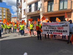 UPA-UCE protesta en Plasencia por la inacción de la CHT ante el conflicto de regantes en el Alagón