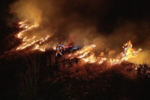 Cantabria en llamas: 21 incendios activos y un abril que ya acumula 84 fuegos