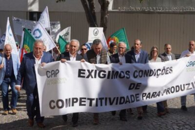 Los agricultores portugueses toman el Parlamento y señalan a España como vara de medir